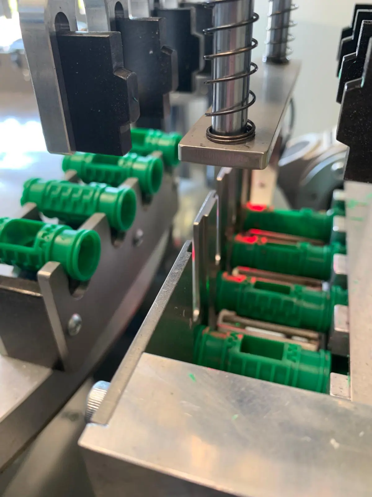 PC Dripper Assembly Machine